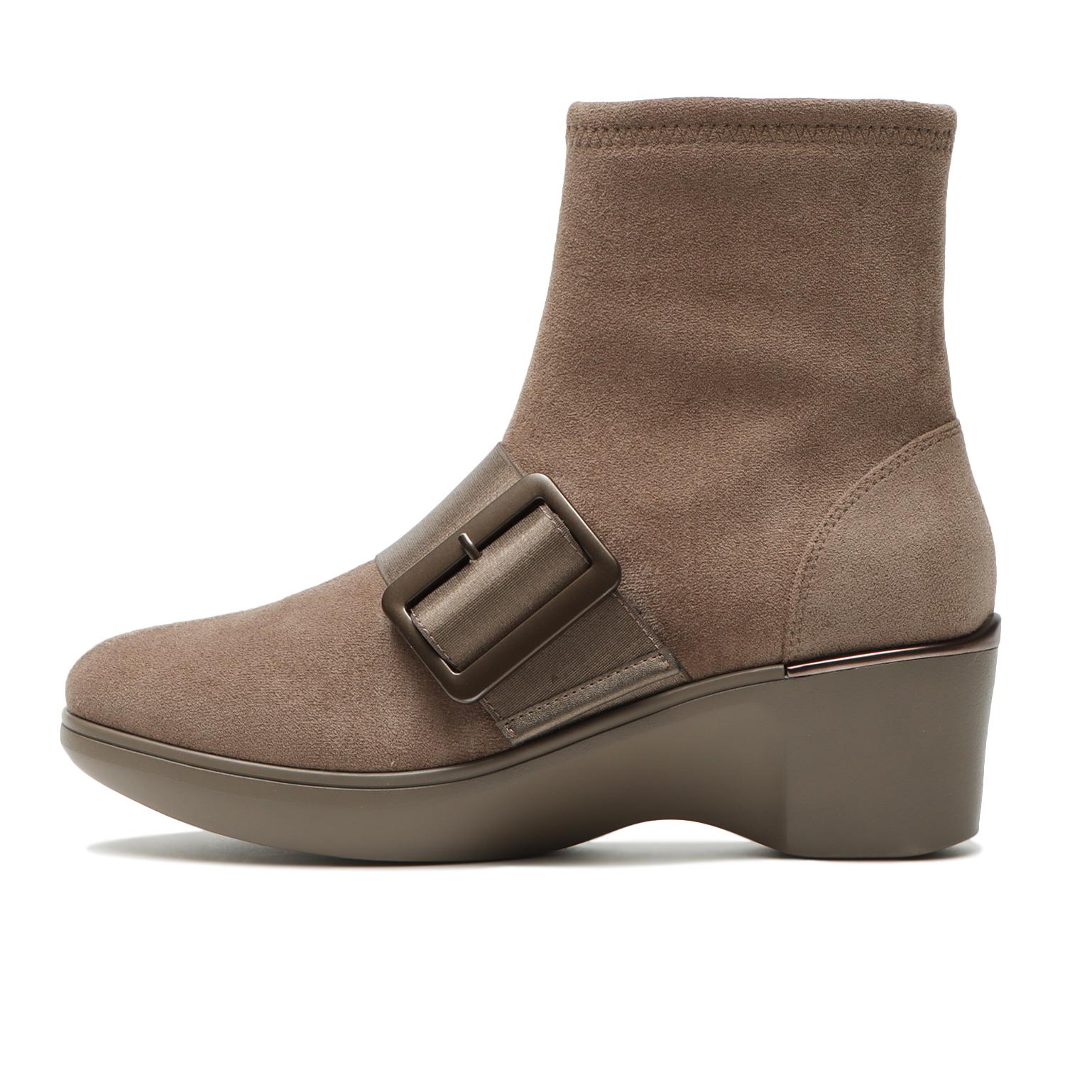 byA Slim Boots