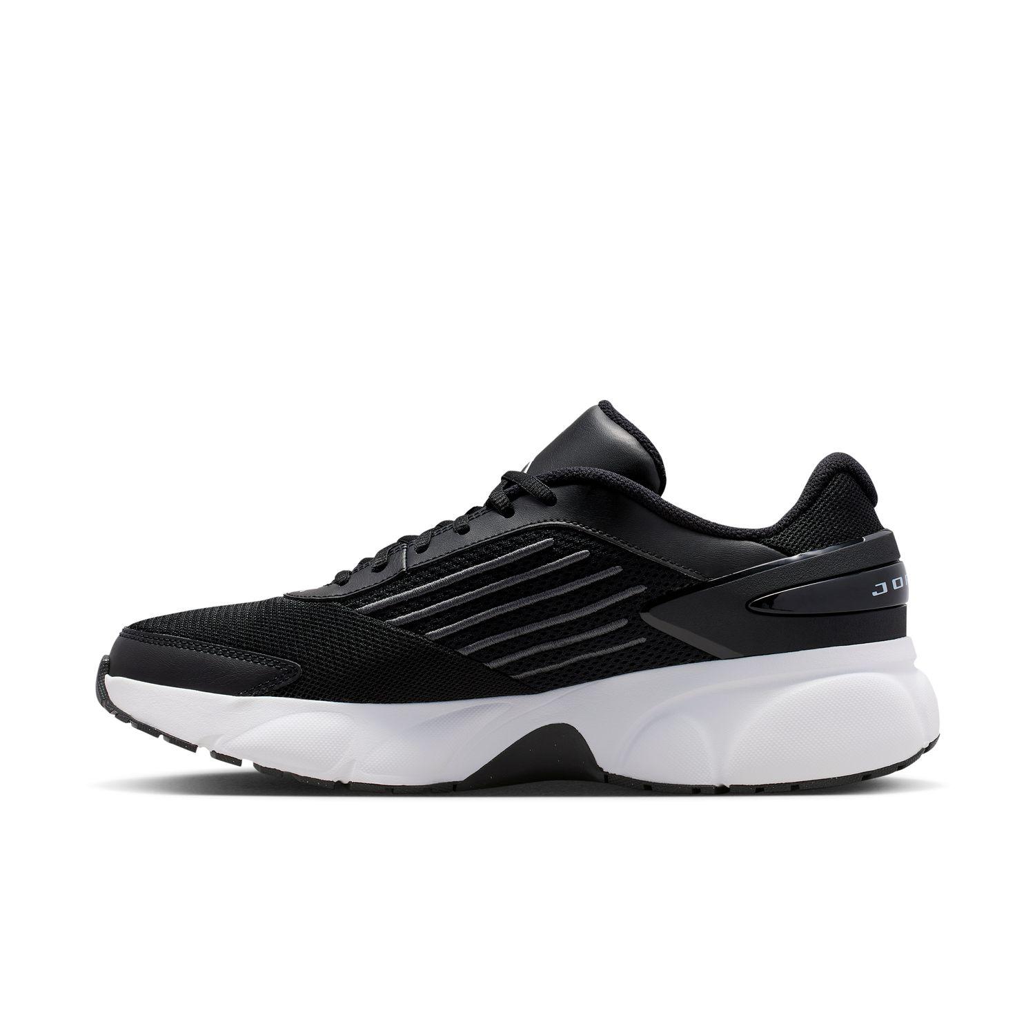 JORDAN BRAND Tranner Flow